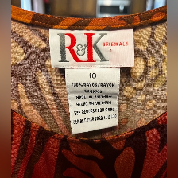 Sleeveless Red and Brown Patterned Dress - Picture 2 of 2